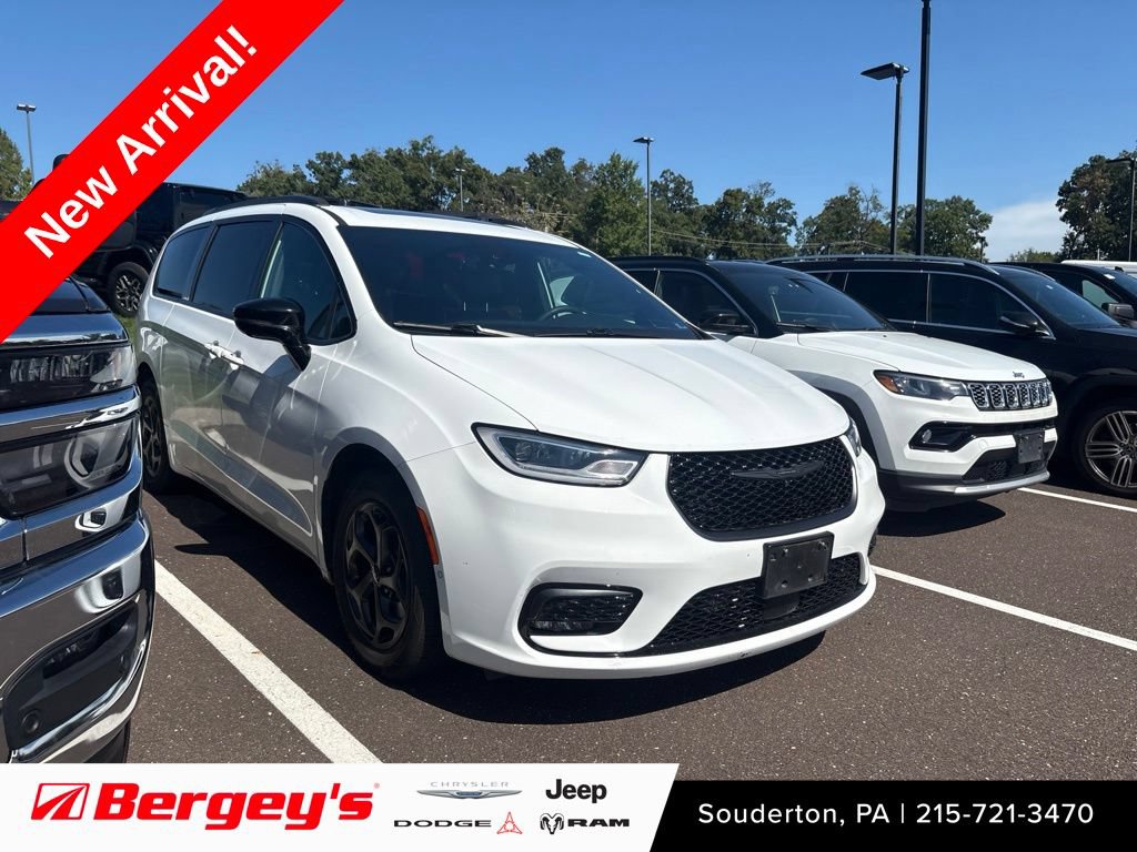 Used 2024 Chrysler Pacifica Premium