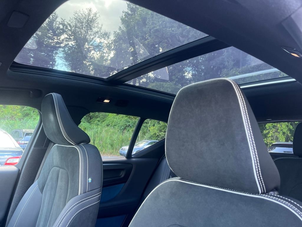 Used 2023 Volvo XC40 Recharge Ultimate image 16