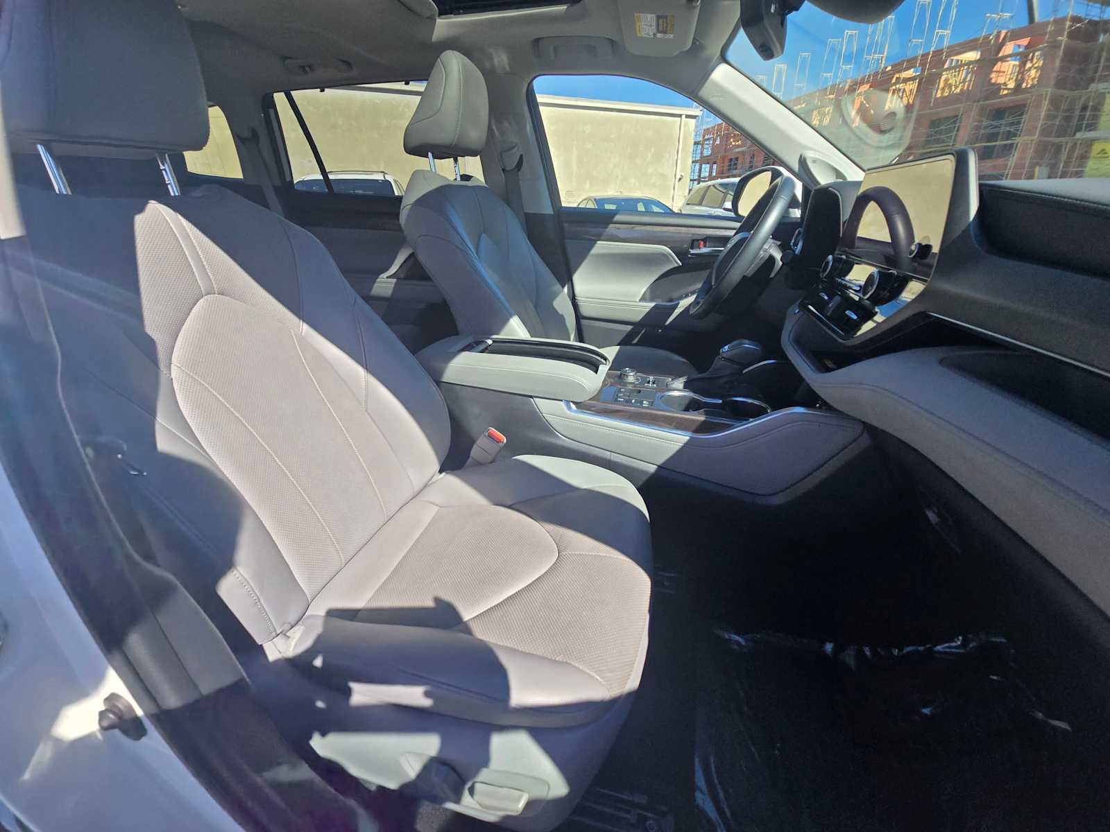 Used 2023 Toyota Highlander Limited image 11