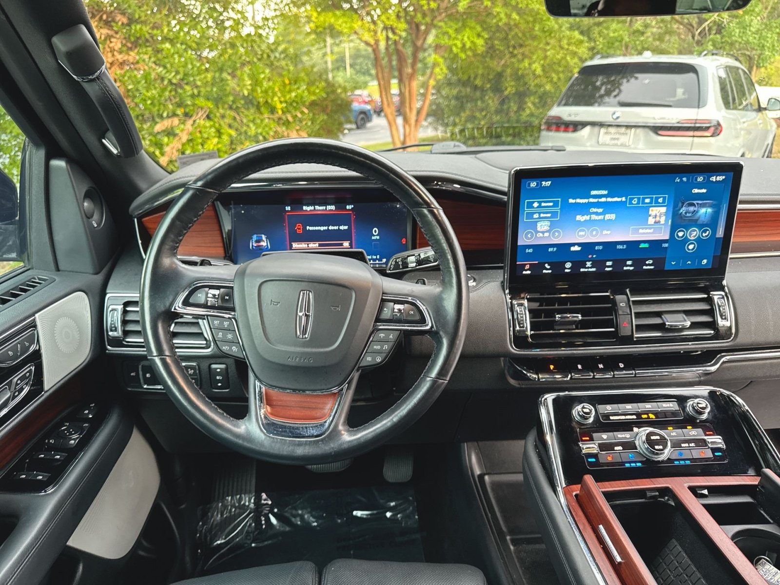 Used 2022 Lincoln Navigator L Reserve AWD/4WD image 17