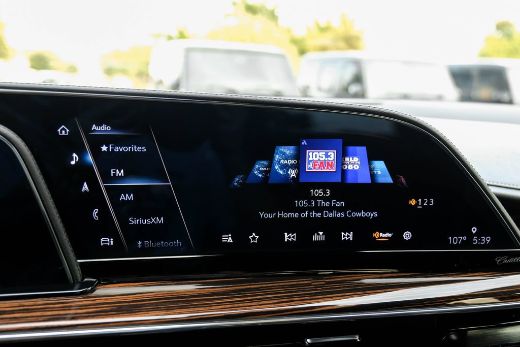 Used 2024 Cadillac Escalade Premium Luxury w/ Performance Package AWD/4WD image 39