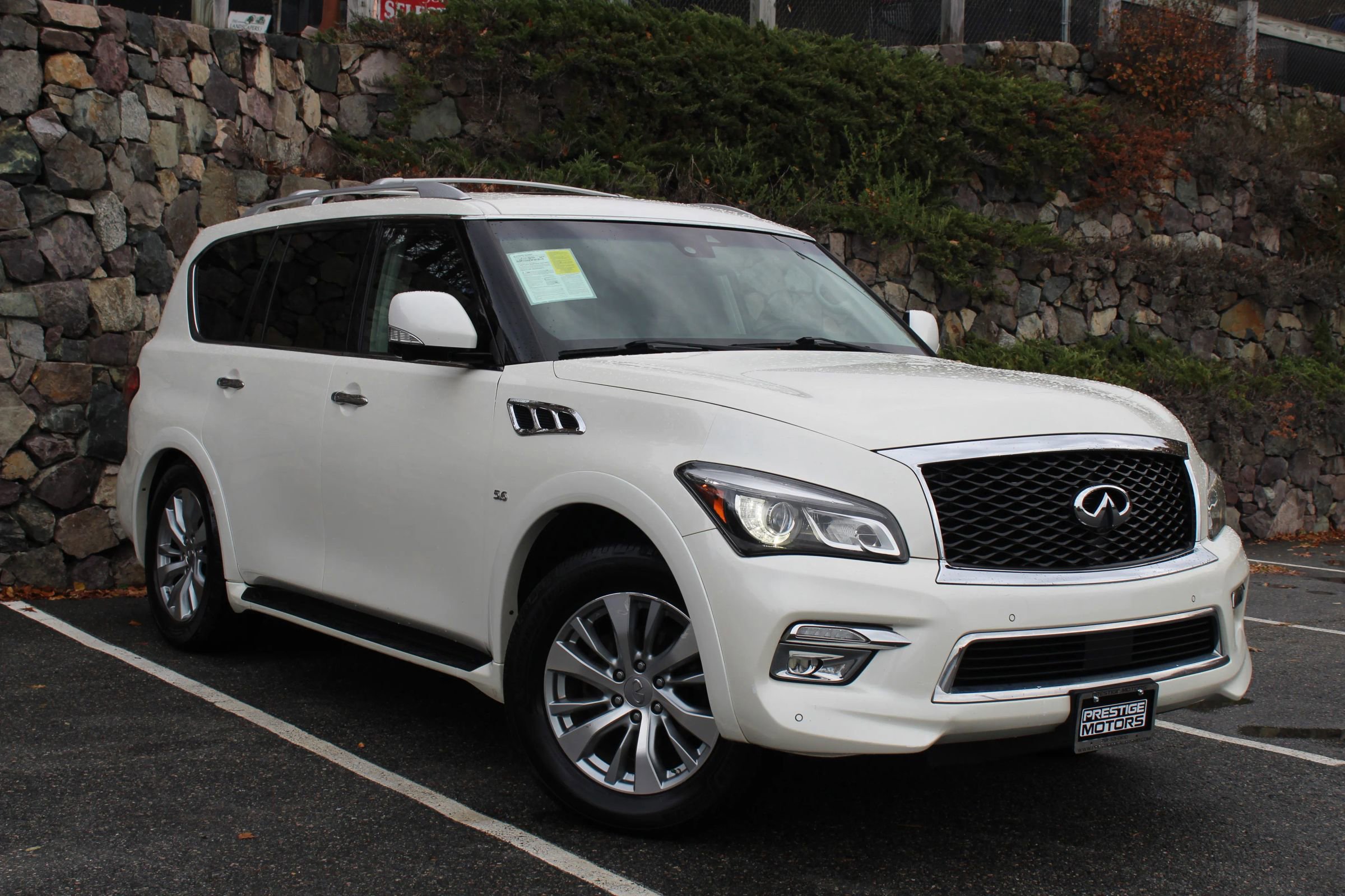 Used 2017 INFINITI QX80 4WD w/ Driver Assistance Package image 4