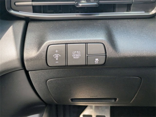 Certified 2025 Hyundai Elantra SEL image 18