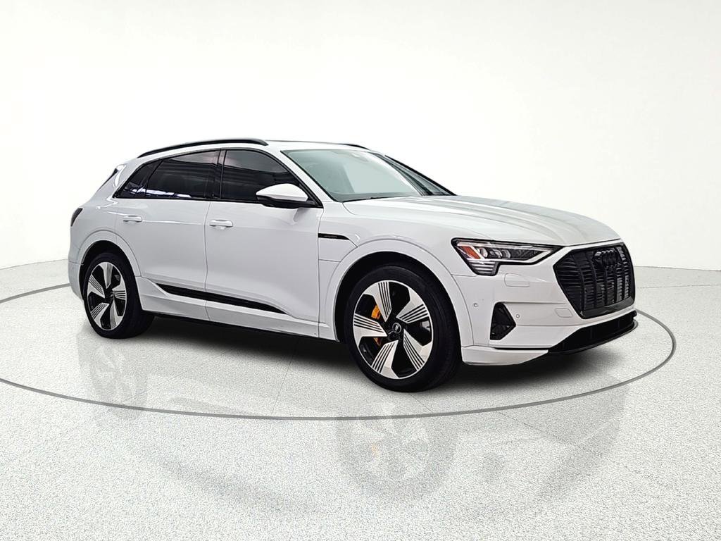 Used 2022 Audi e-tron Premium Plus image 9