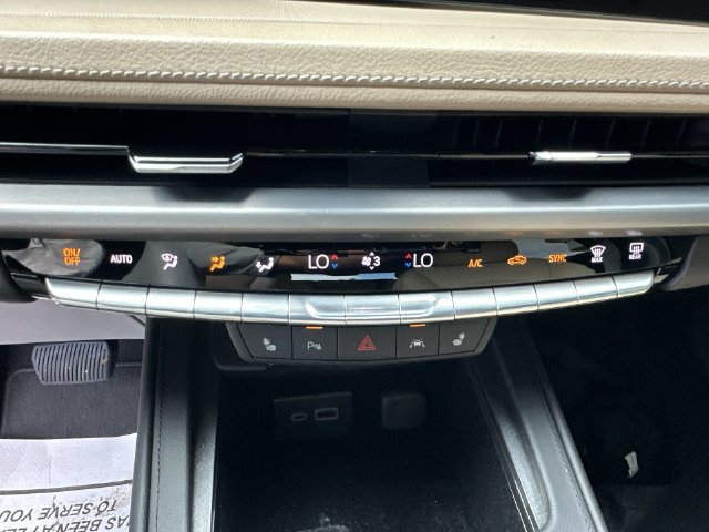 Certified 2024 Cadillac XT4 Luxury w/ Cold Weather Package FWD image 27