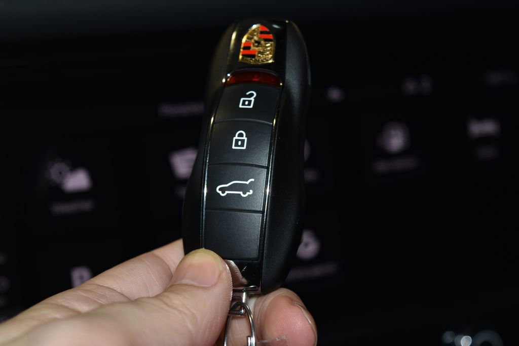 Certified 2024 Porsche Macan image 21