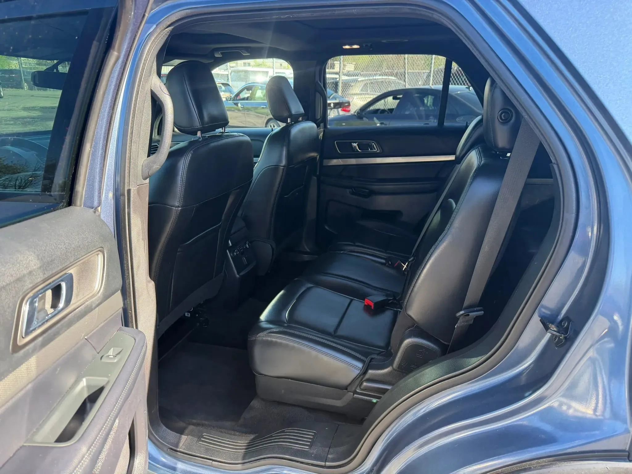 Used 2019 Ford Explorer XLT w/ Equipment Group 202A AWD/4WD image 33