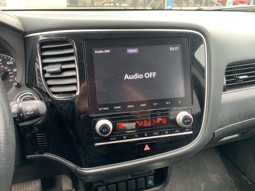 Used 2020 Mitsubishi Outlander SE image 13