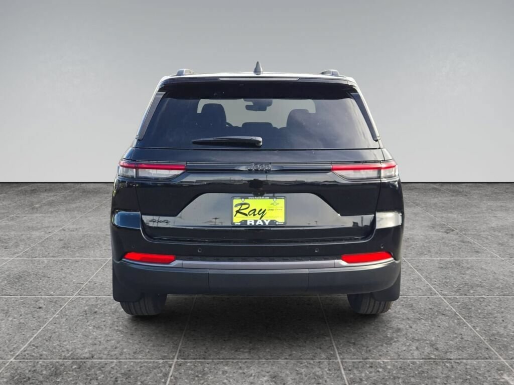 New 2026 Jeep Grand Cherokee Altitude AWD/4WD image 5