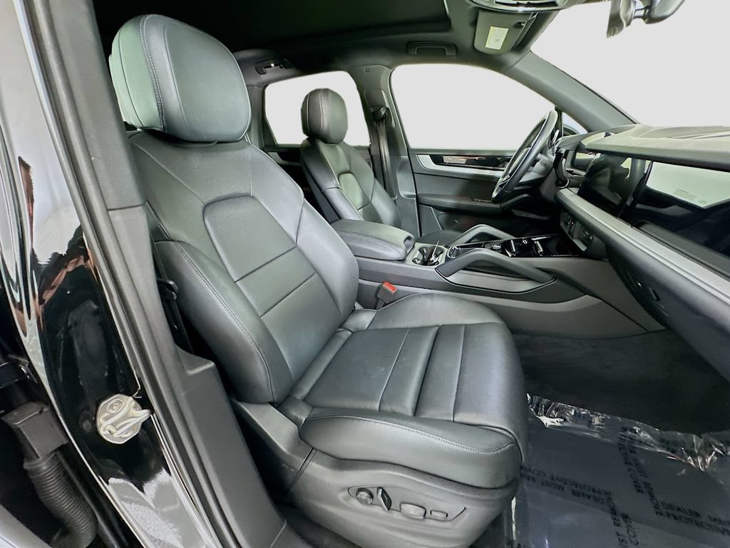 Certified 2024 Porsche Cayenne AWD/4WD image 30