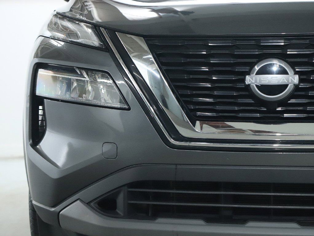 Used 2023 Nissan Rogue SV image 6