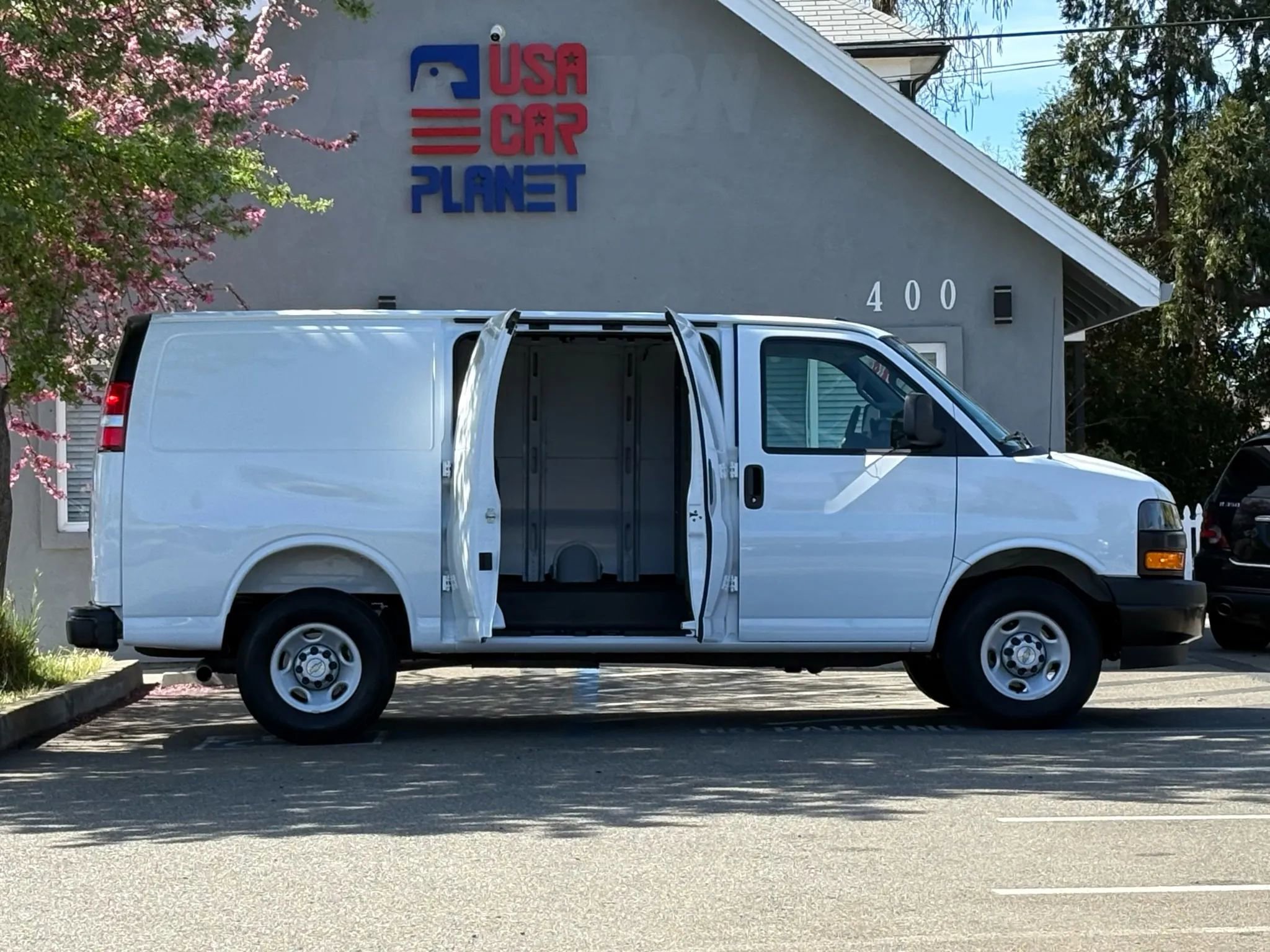 Used 2025 Chevrolet Express 2500 w/ Driver Convenience Package image 5