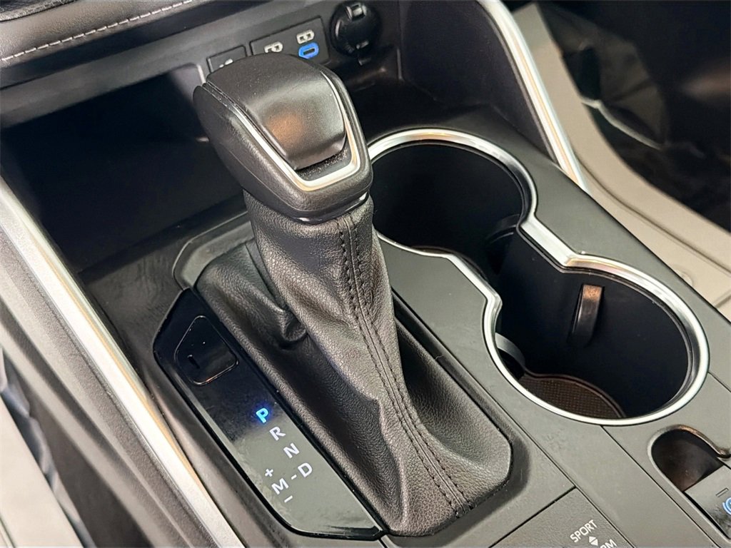 Used 2022 Toyota Highlander XLE image 15