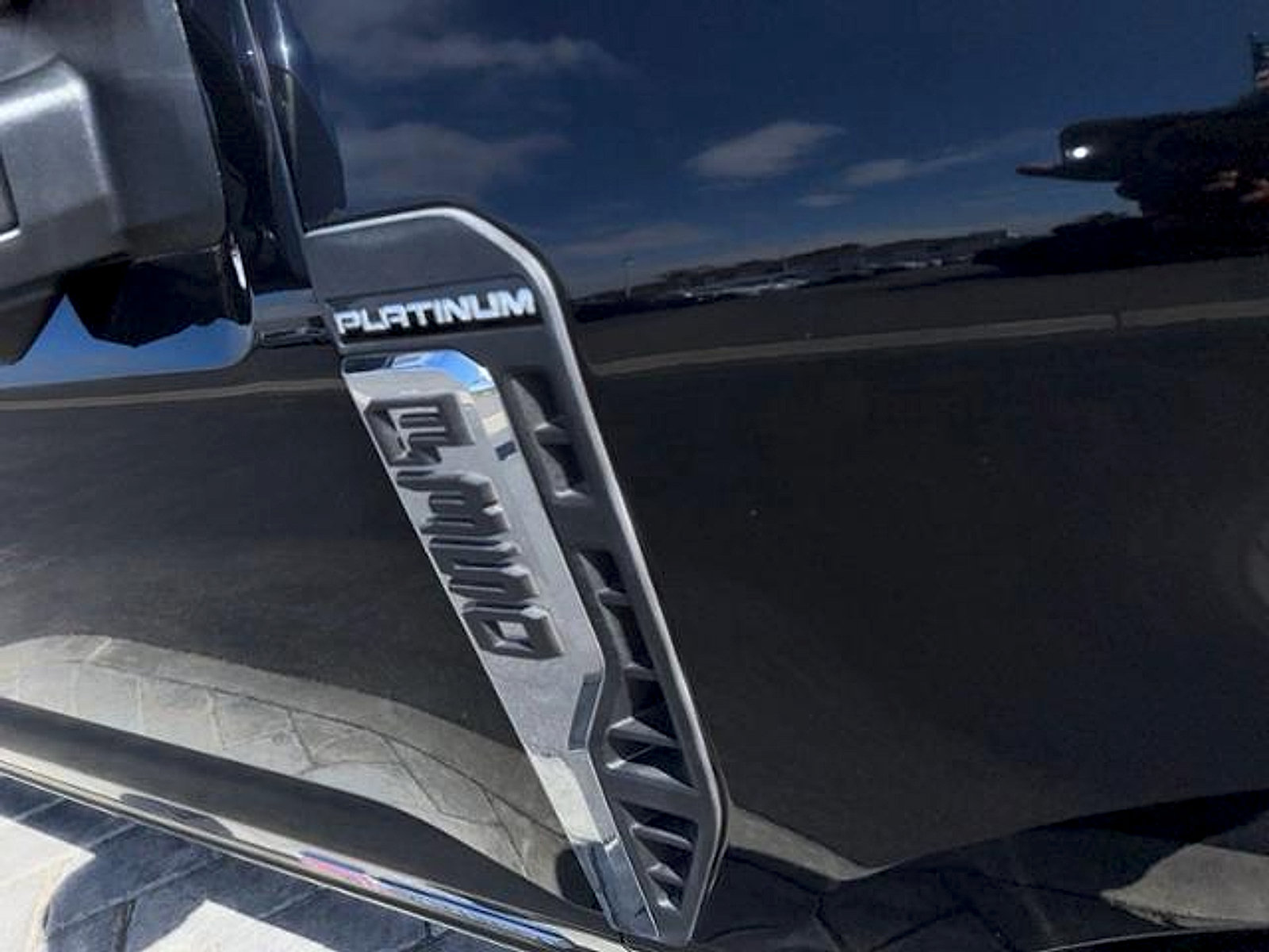 Used 2025 Ford F350 Platinum w/ Platinum Plus Package AWD/4WD image 4