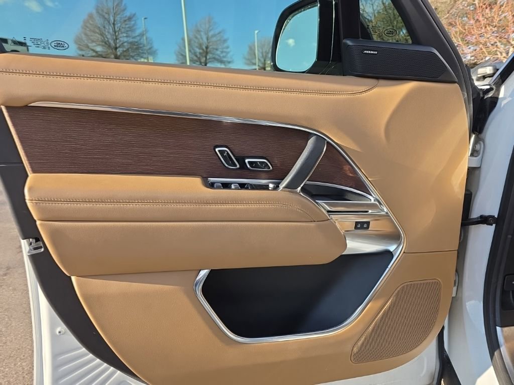 Used 2023 Land Rover Range Rover SE image 10