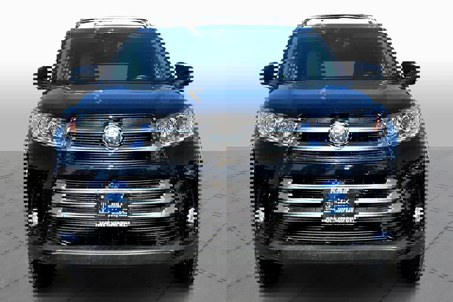 Used 2017 Toyota Highlander Limited Platinum image 3