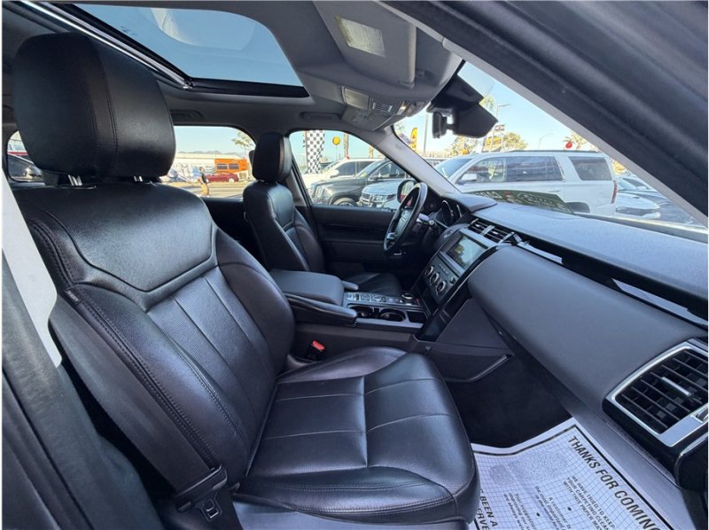 Used 2019 Land Rover Discovery SE AWD/4WD image 35