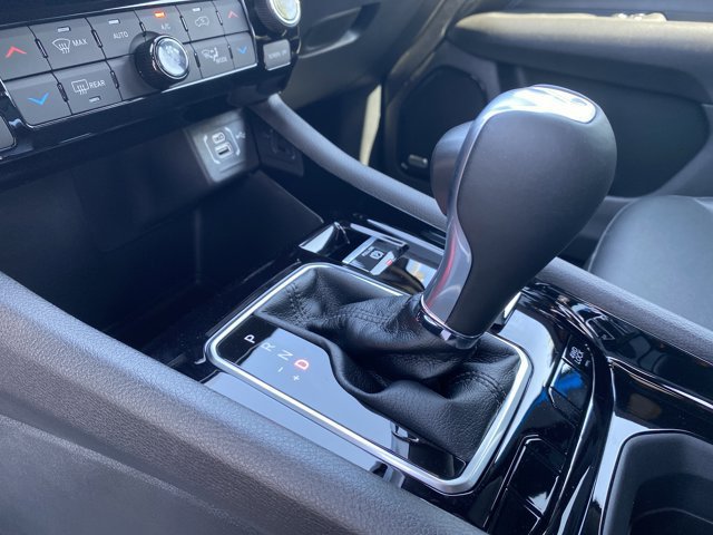 New 2025 Jeep Compass Latitude w/ Sun & Sound Group AWD/4WD image 18