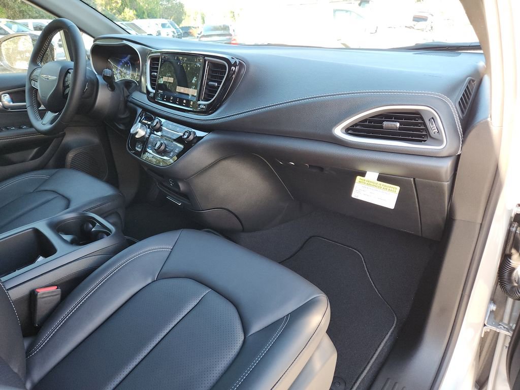 New 2026 Chrysler Pacifica Select w/ S Appearance Package image 12