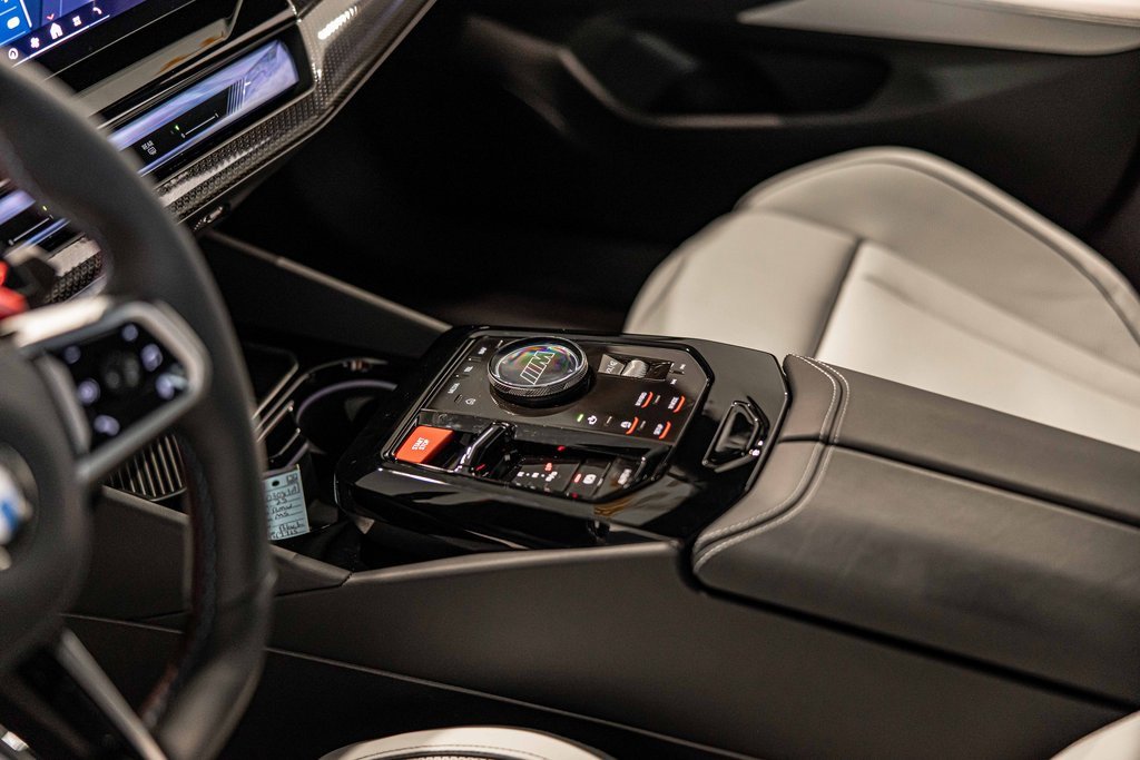 Used 2025 BMW M5 w/ Carbon Package image 21