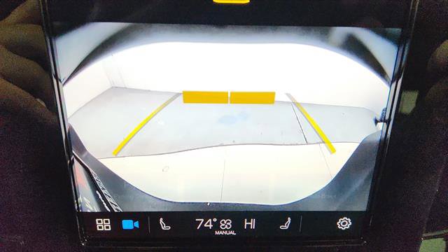 Used 2024 Volvo XC40 B5 Core image 18