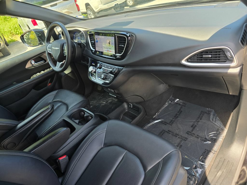 Used 2025 Chrysler Pacifica Select FWD image 29