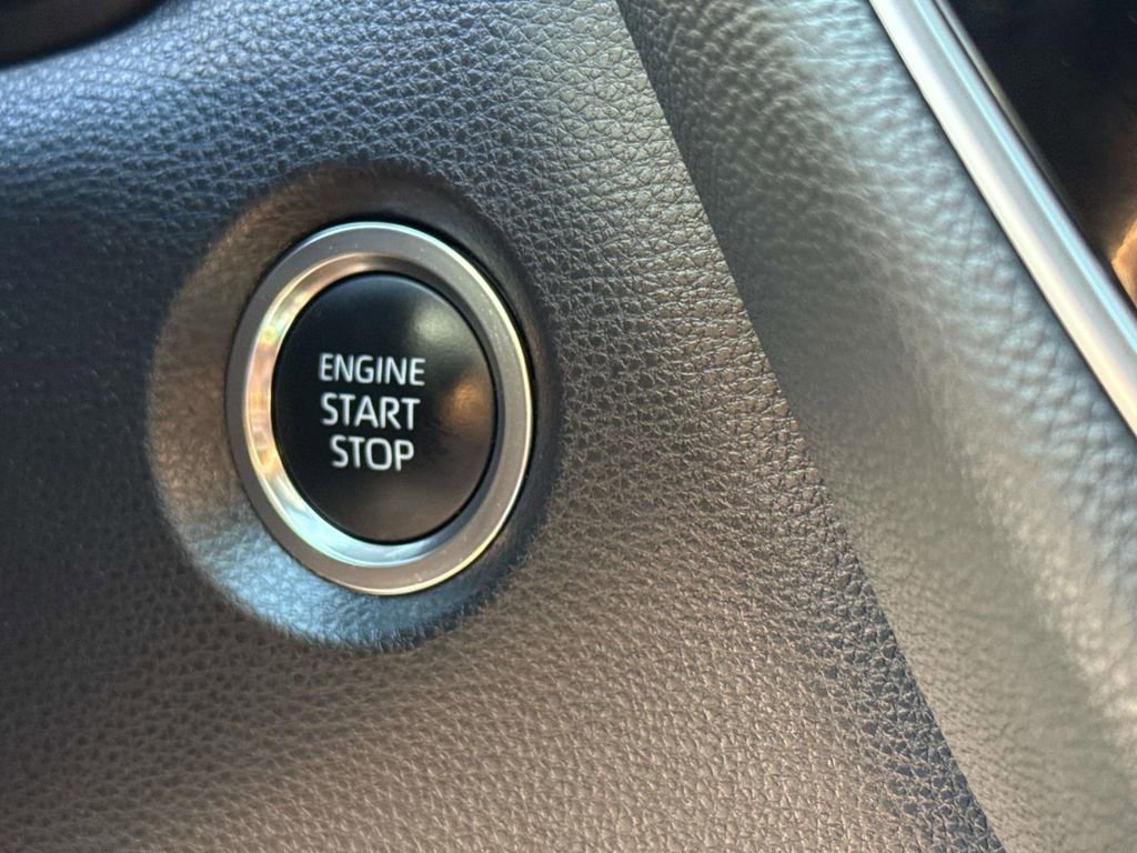 Used 2025 Toyota Corolla SE image 26