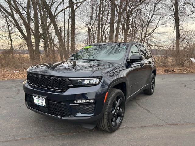 Used 2024 Jeep Grand Cherokee Limited w/ Black Appearance Package AWD/4WD image 8