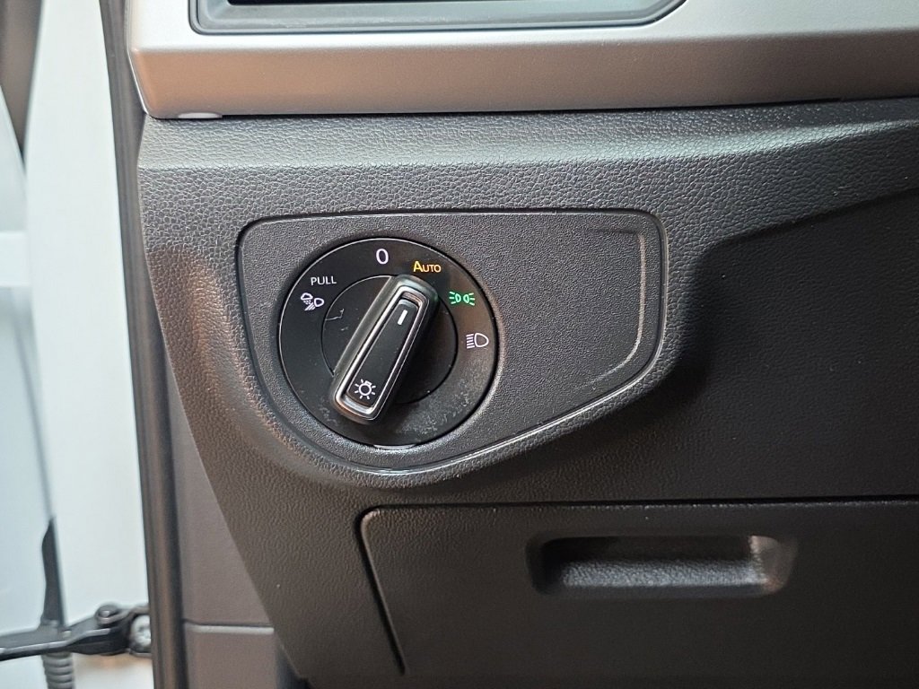 Used 2020 Volkswagen Atlas Cross Sport SE w/ Towing Package image 28