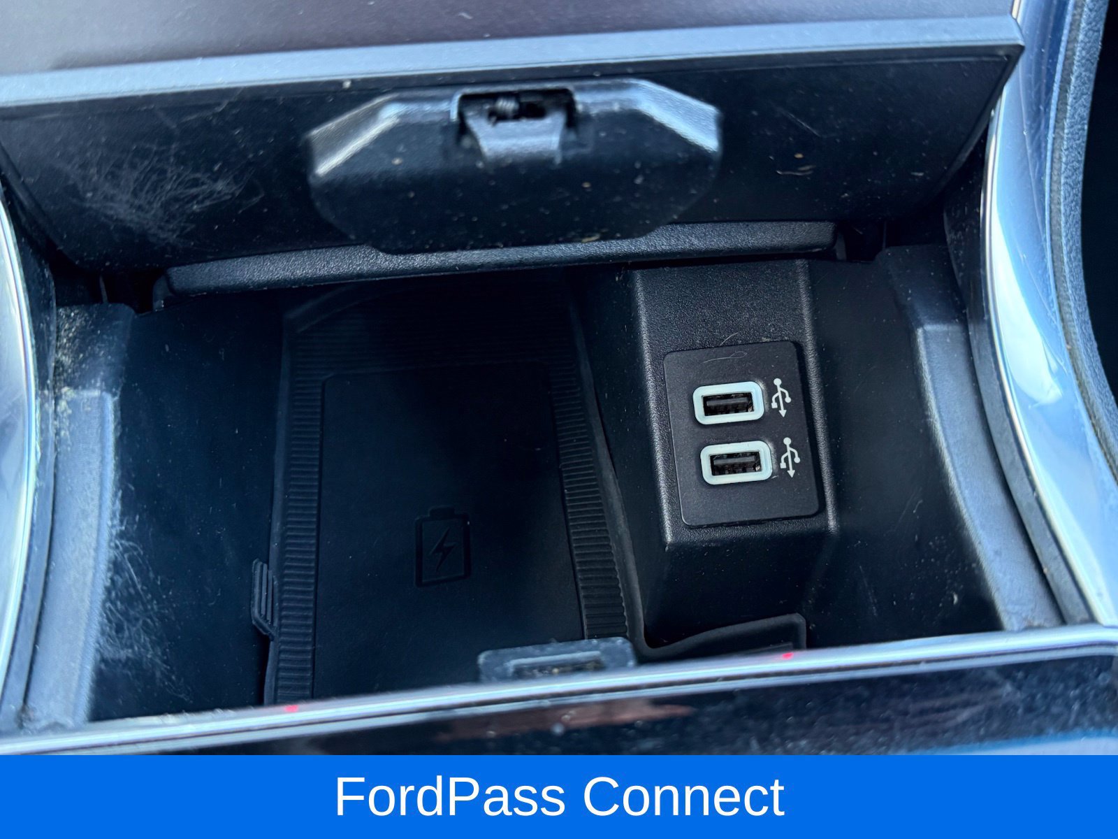 Used 2020 Ford Edge Titanium FWD image 29