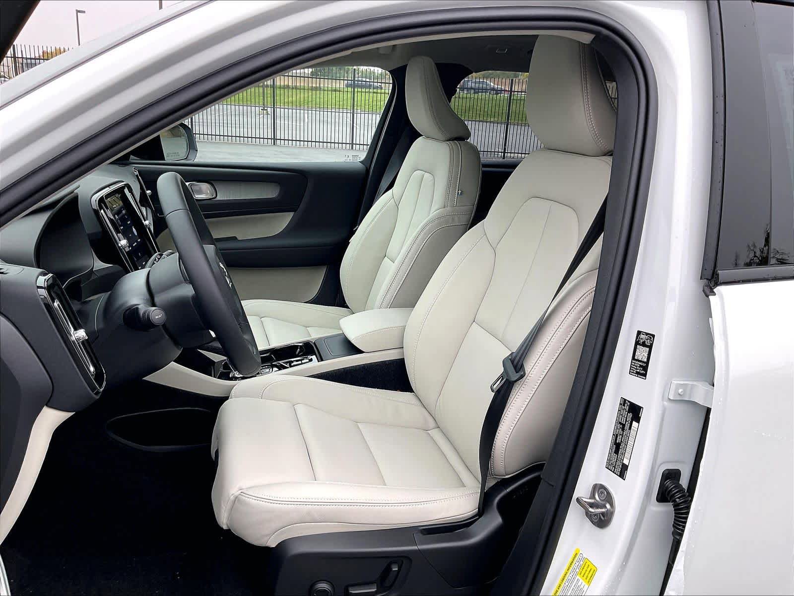 New 2026 Volvo XC40 B5 Plus w/ Protection Package Premier AWD/4WD image 11