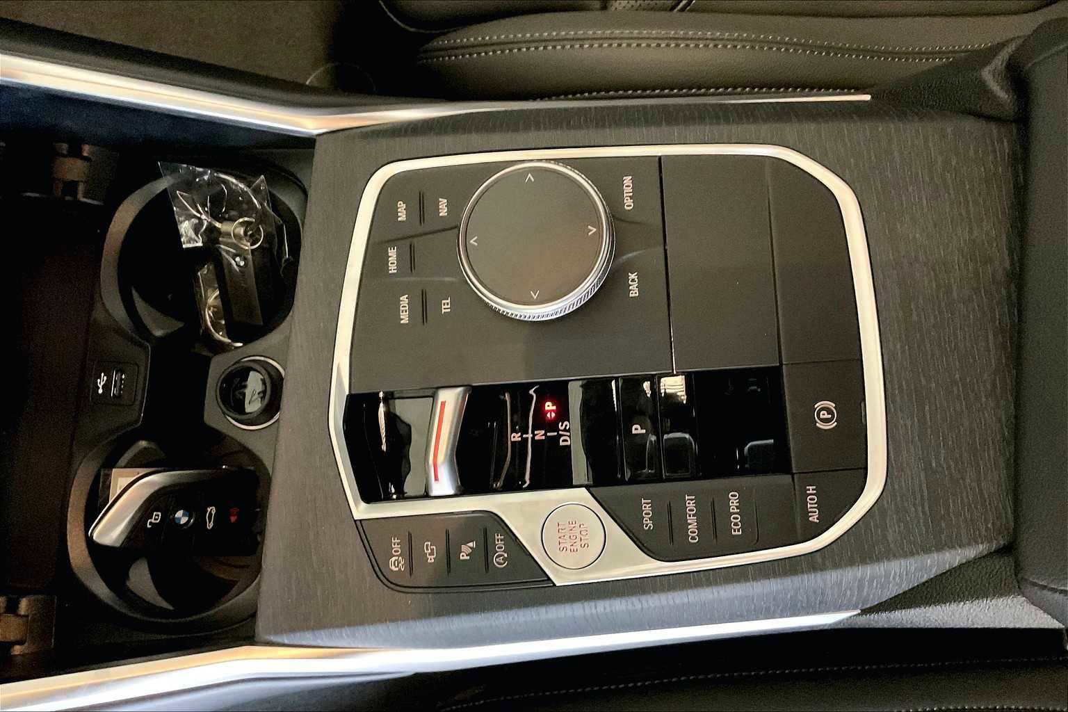 New 2025 BMW 330i Sedan w/ Convenience Package RWD image 7
