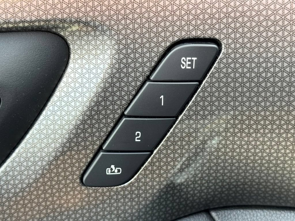 Used 2023 Chevrolet Traverse Premier FWD image 20