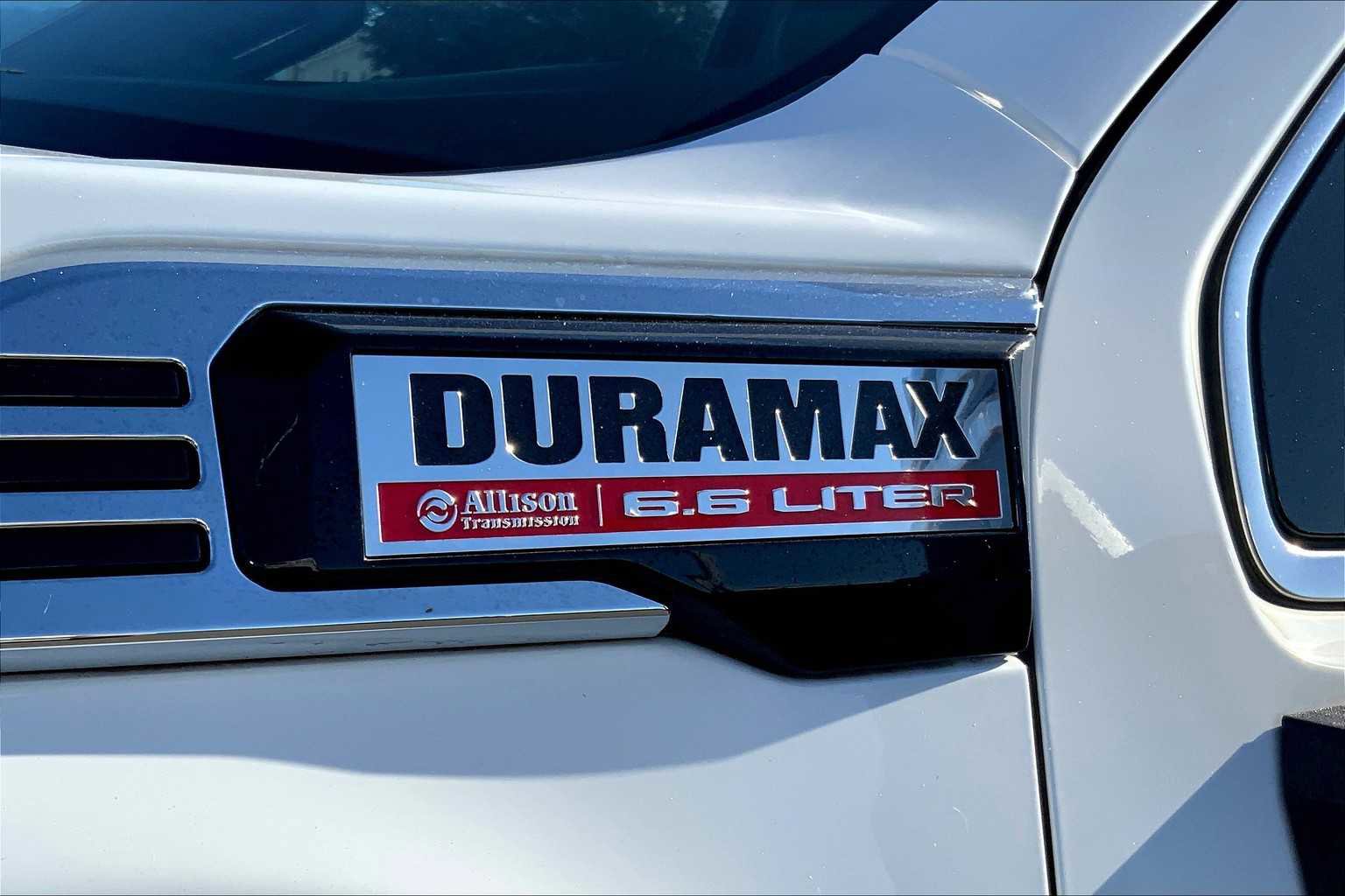 Used 2024 GMC Sierra 2500 SLT w/ SLT Premium Package image 17