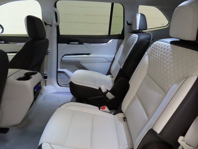 Used 2024 GMC Acadia Denali image 32