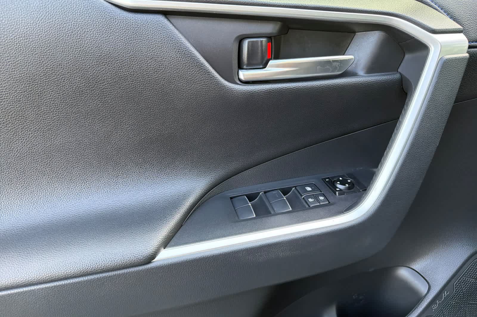 Used 2019 Toyota RAV4 XSE AWD/4WD image 12