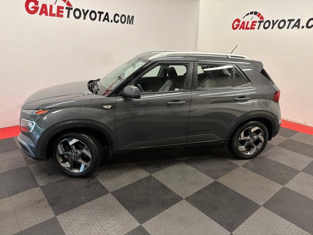 Used 2023 Hyundai Venue SEL FWD image 9