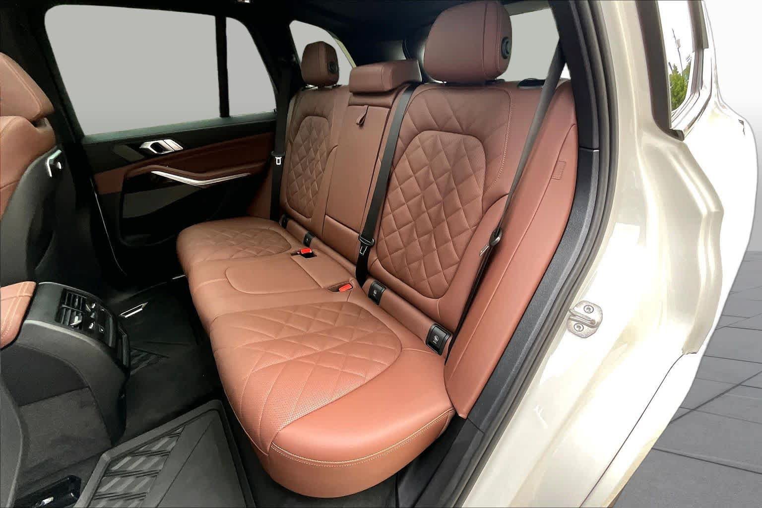 Used 2026 BMW X5 sDrive40i w/ M Sport Package RWD image 18