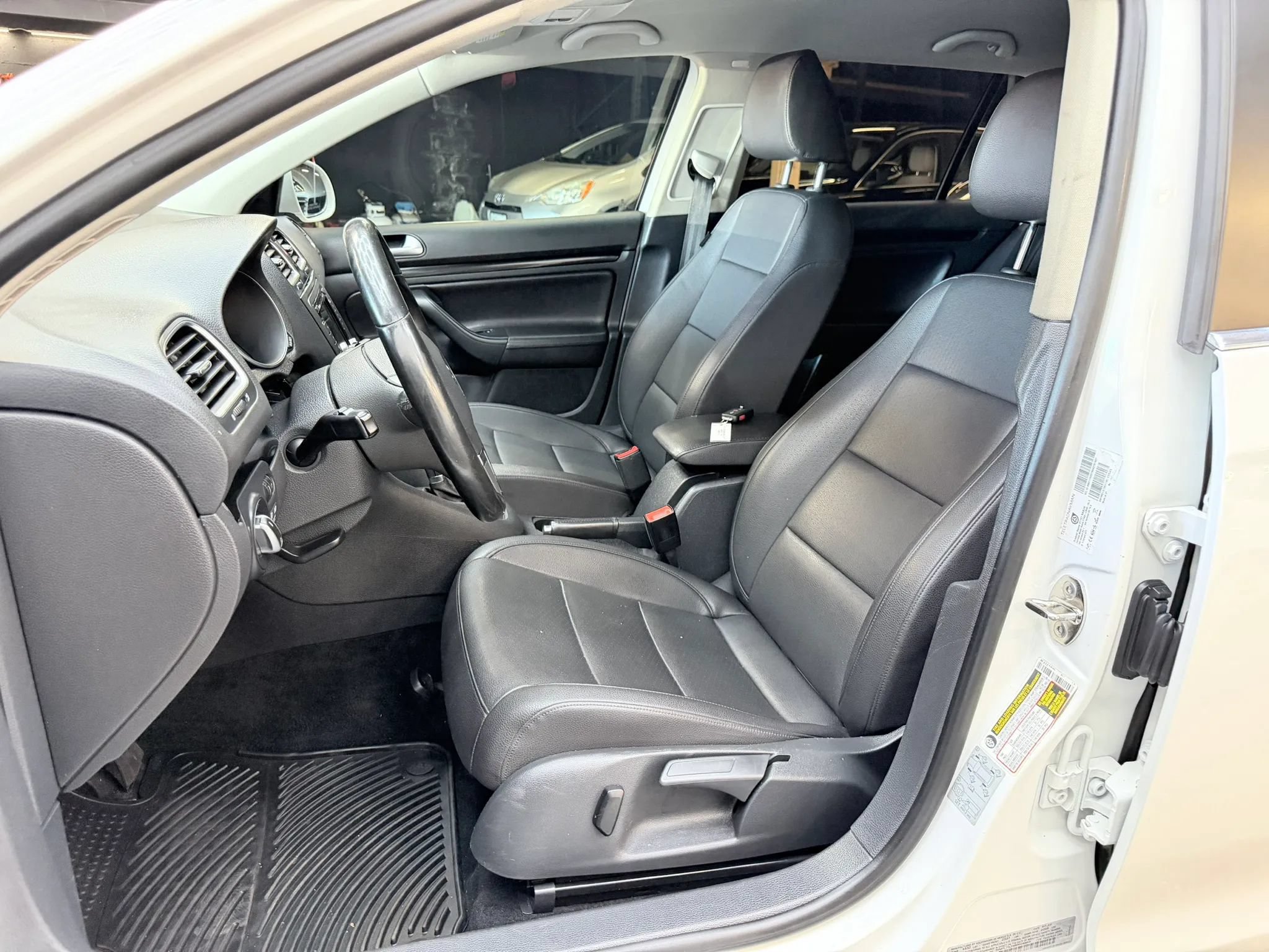 Used 2011 Volkswagen Jetta TDI FWD image 11