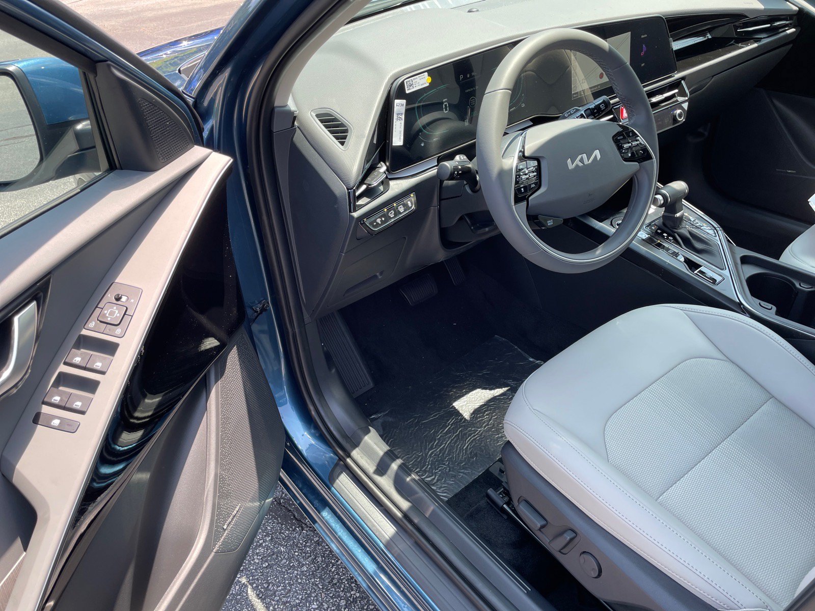 New 2026 Kia Niro EX w/ EX Premium Package FWD image 9