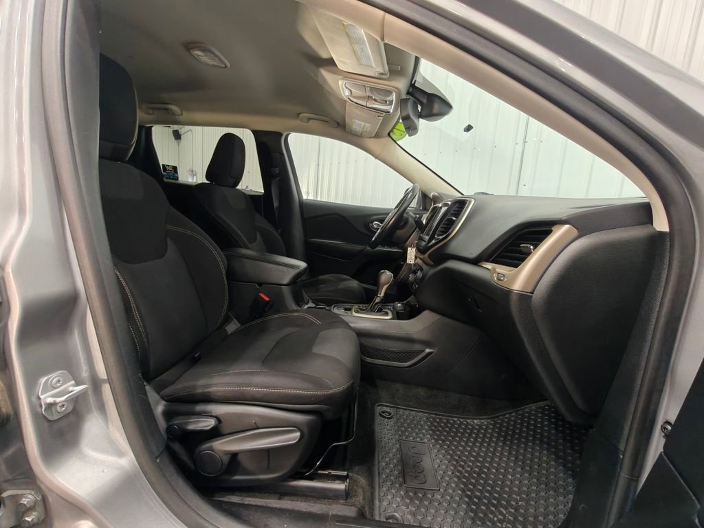 Used 2015 Jeep Cherokee Latitude w/ Cold Weather Group image 22