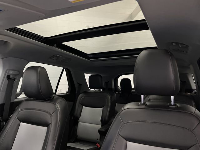 Used 2022 Ford Explorer XLT w/ Equipment Group 202A image 7