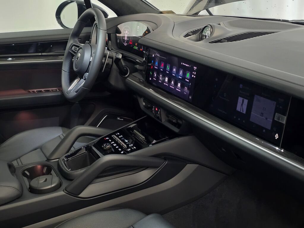 New 2026 Porsche Cayenne Turbo AWD/4WD image 30
