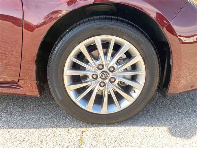 Used 2017 Toyota Avalon Limited image 9