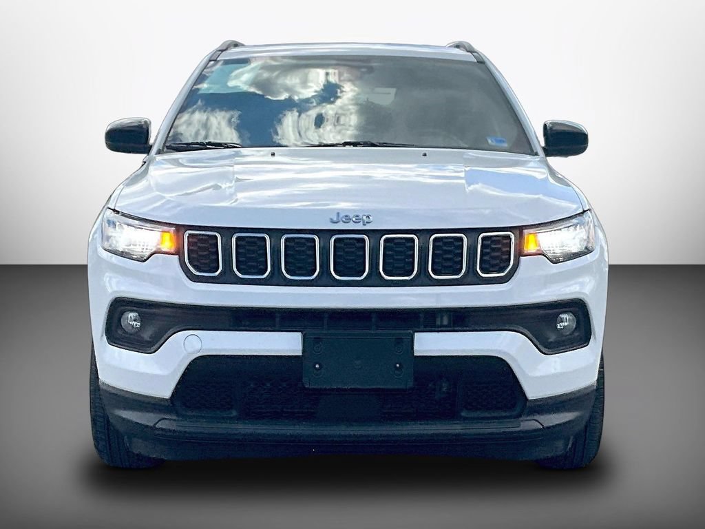 Used 2024 Jeep Compass Latitude AWD/4WD image 2