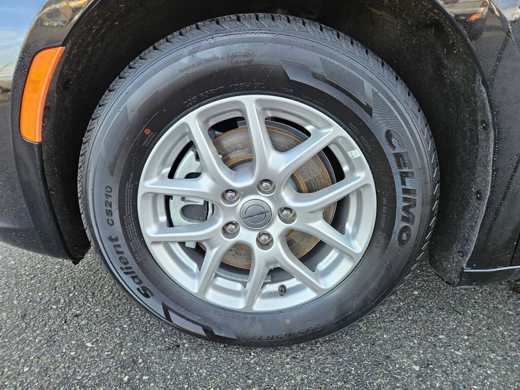 Used 2024 Chrysler Pacifica Touring-L image 9