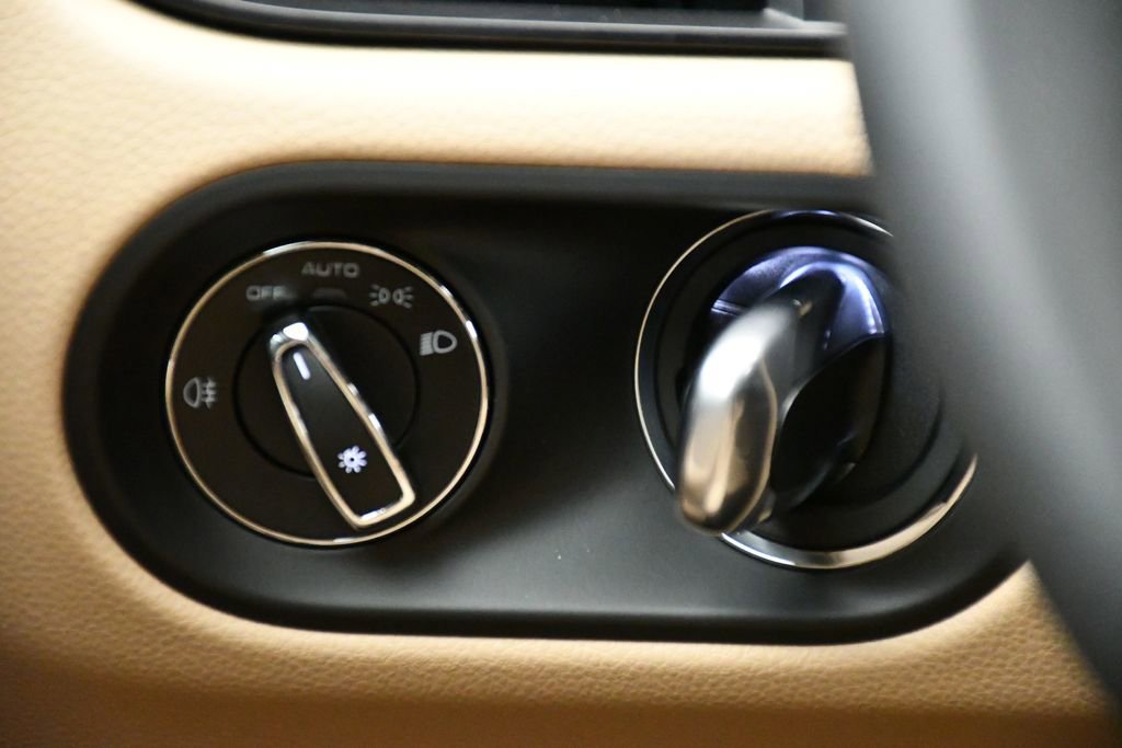 Certified 2025 Porsche Macan image 25