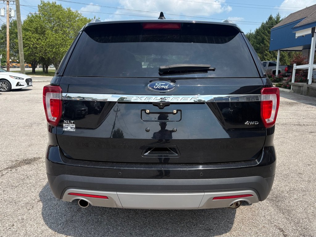 Used 2017 Ford Explorer XLT w/ Equipment Group 201A AWD/4WD image 5