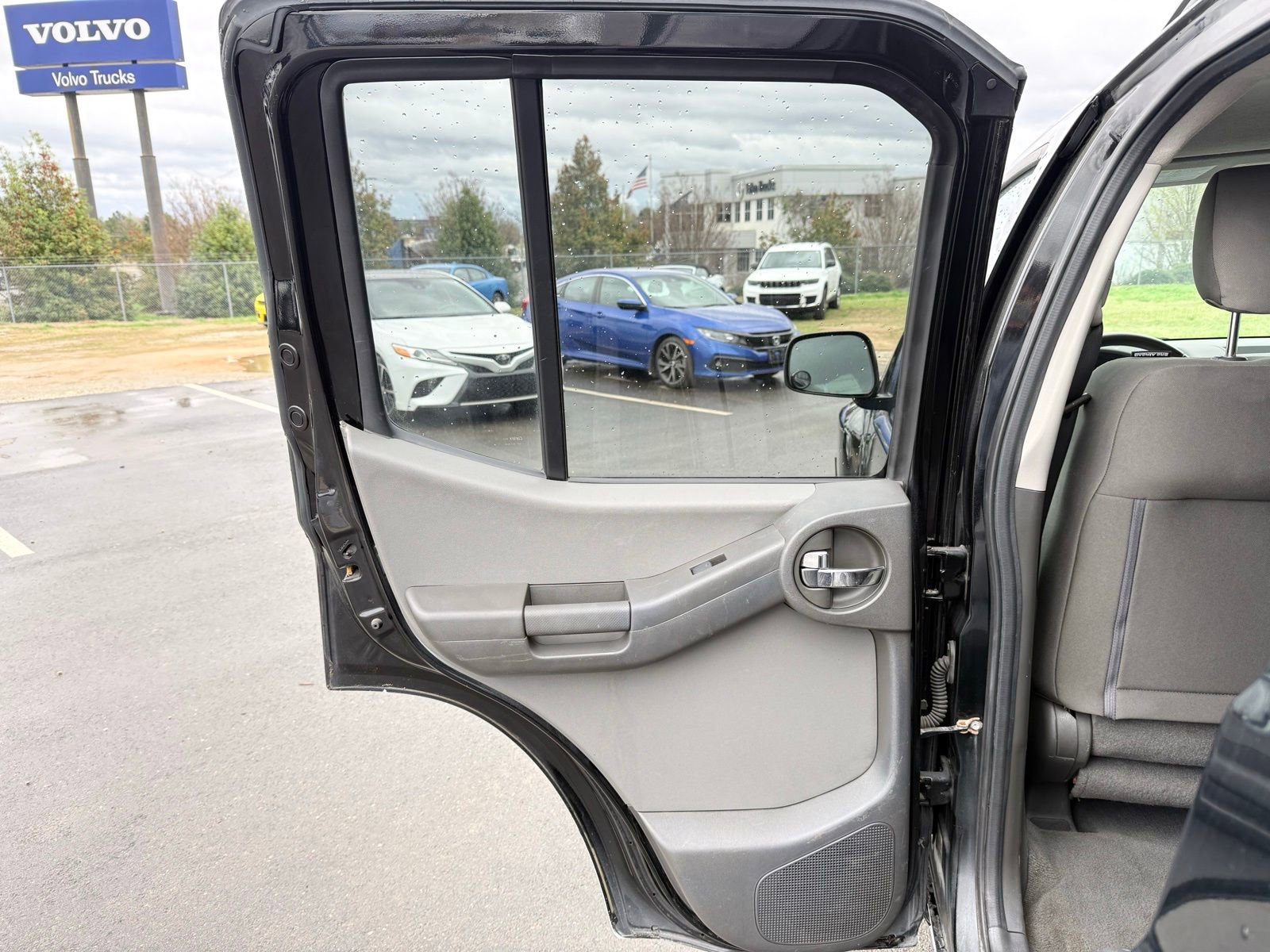 Used 2011 Nissan Xterra X AWD/4WD image 15