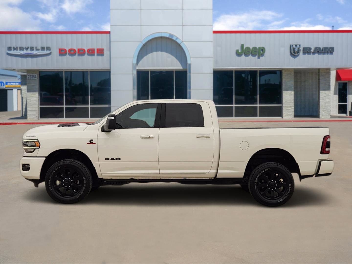 Used 2024 RAM 2500 Laramie w/ Night Edition AWD/4WD image 3